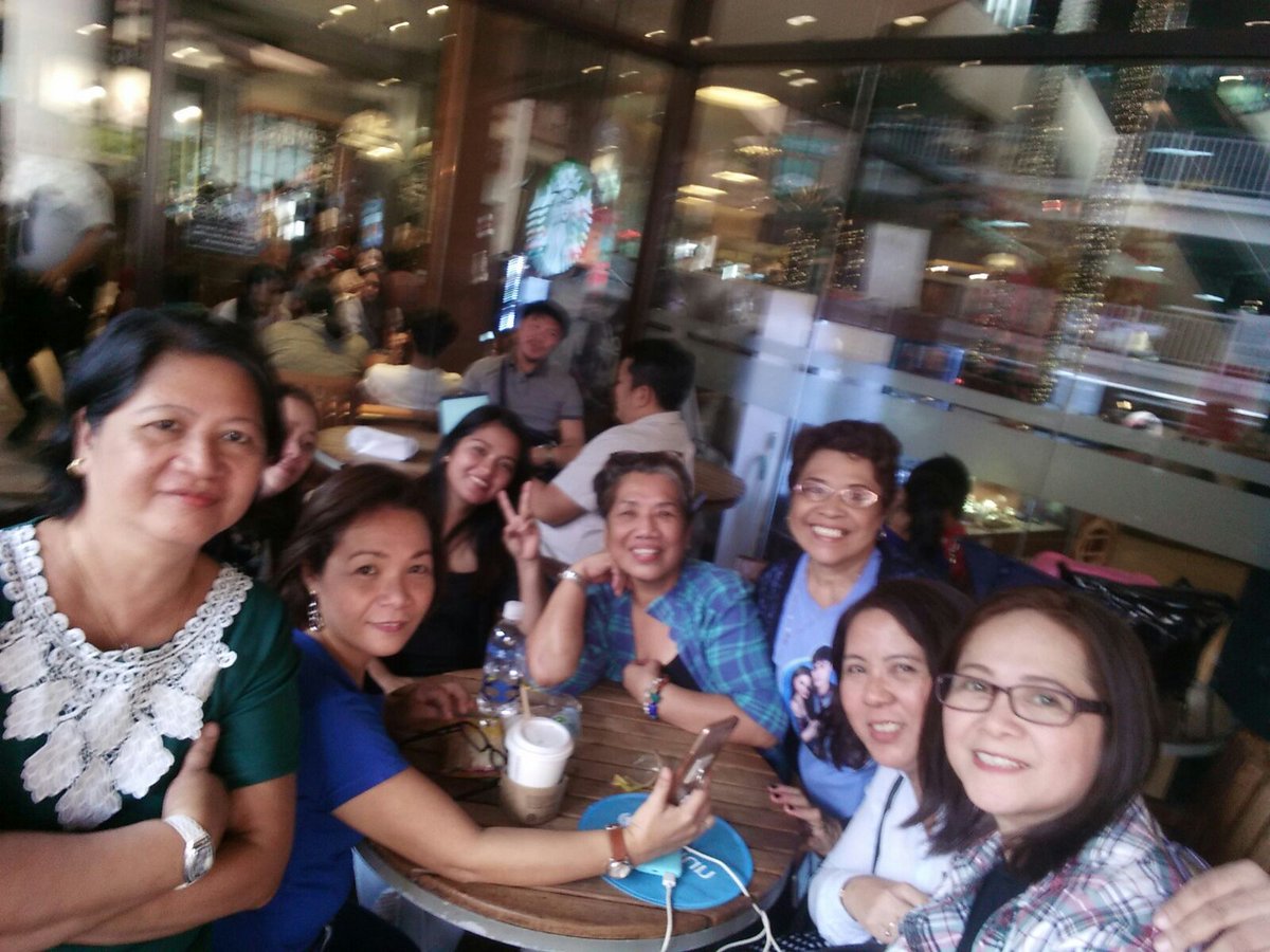 fanacct__'s tweet photo. Ang ating mga lodi na Titas with @voltsvallejo !!! Enjoy po kayo. 

#MarisStarEventsFanCon https://t.co/CN6D0knFEe