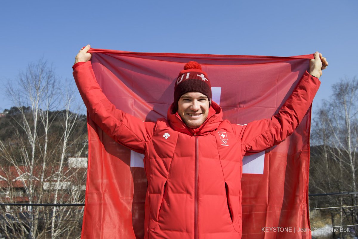 AbtSwitzerland's tweet photo. Switzerland got its flag bearer for the opening ceremony of #Pyeongchang2018! Look at how well the Swiss flag suits the three-times Olympic champion @dariocologna! 🇨🇭 #HoppSwiss #HouseofSwitzerland https://t.co/mtwOsBR64p