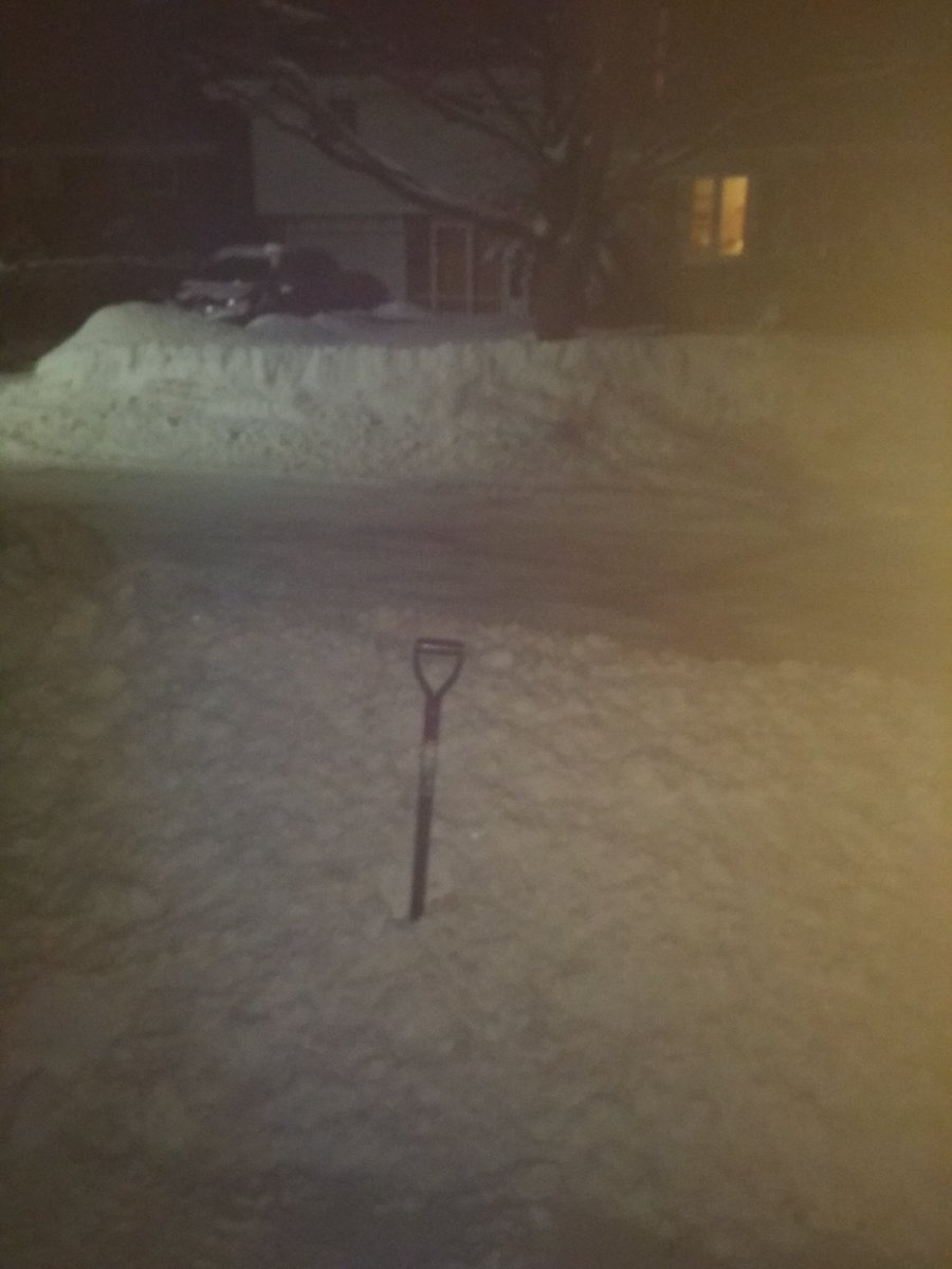 jy_zuo's tweet photo. #CityofKingston #Kingston #KingstonLiving @cityofkingston after we shoveled the driveway, the snow removal truck came by and blocked it again https://t.co/GUUQdurijG