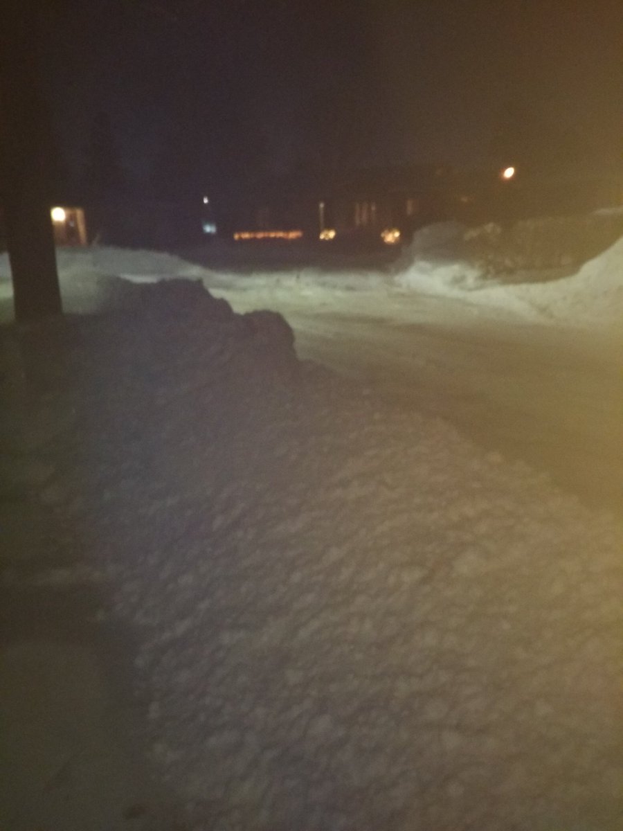 jy_zuo's tweet photo. #CityofKingston #Kingston #KingstonLiving @cityofkingston after we shoveled the driveway, the snow removal truck came by and blocked it again https://t.co/GUUQdurijG