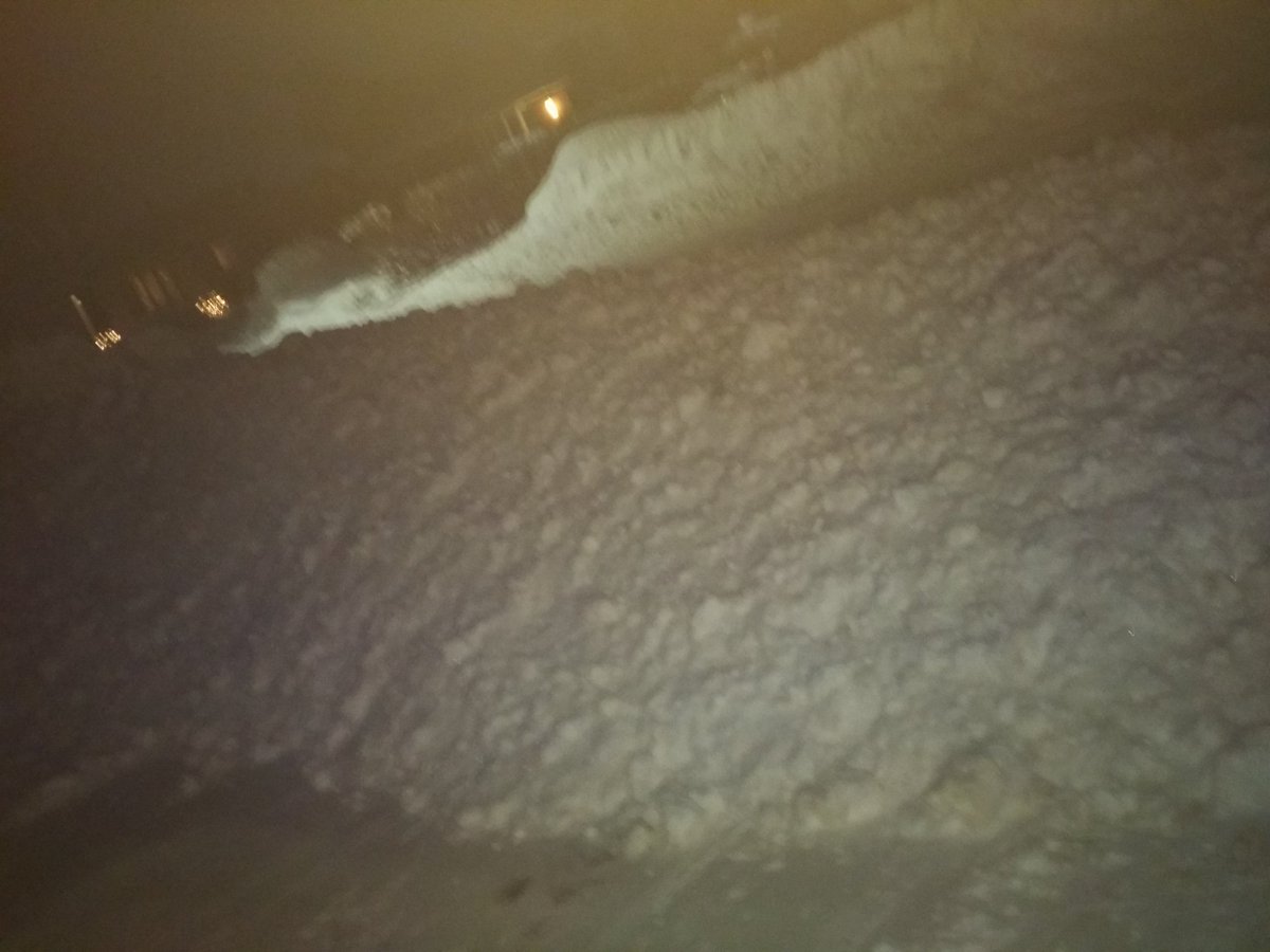 jy_zuo's tweet photo. #CityofKingston #Kingston #KingstonLiving @cityofkingston after we shoveled the driveway, the snow removal truck came by and blocked it again https://t.co/GUUQdurijG