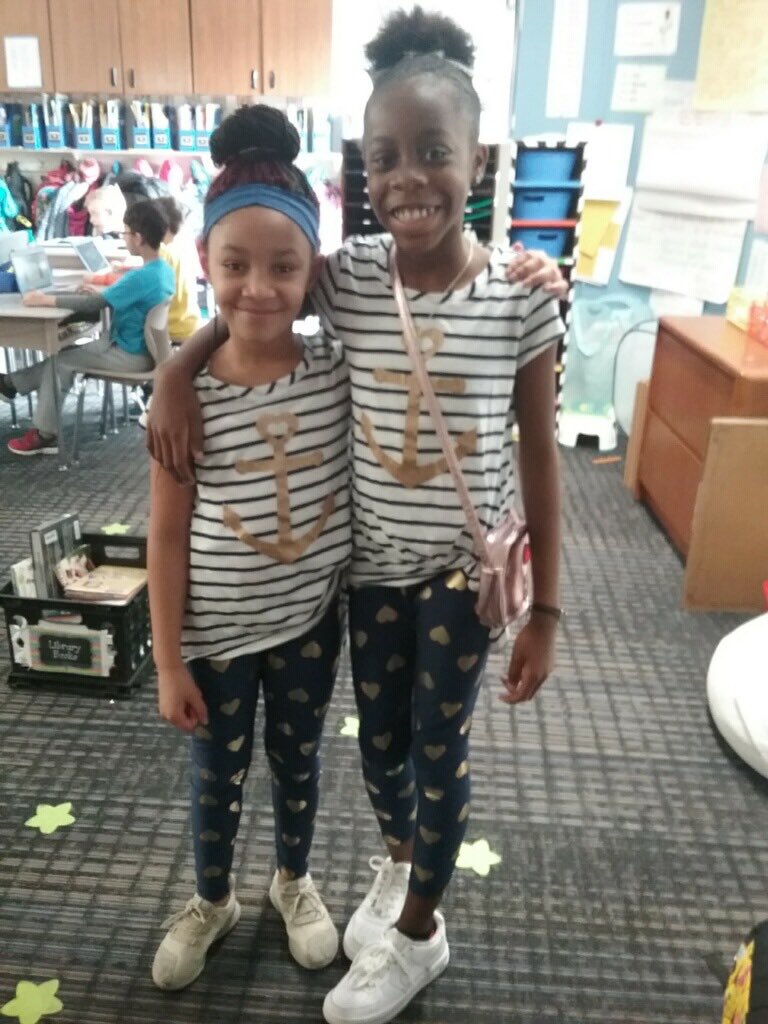 HighcroftRidge's tweet photo. Big smiles as we dressed as twins for spirit day! #twinkies #fictivekin https://t.co/m4AOkqf93k