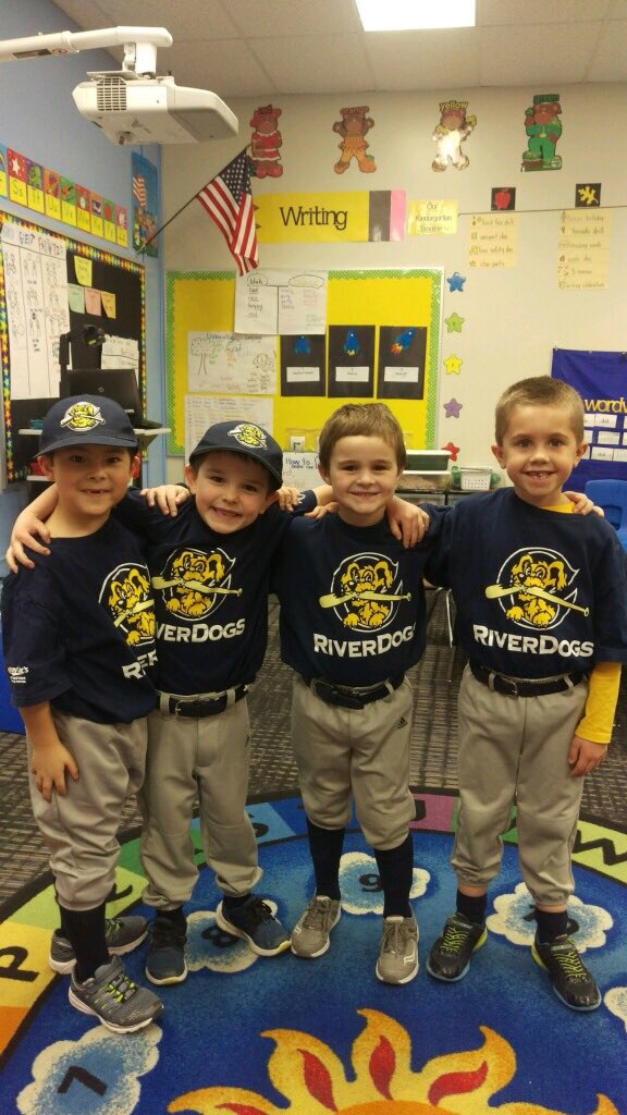 HighcroftRidge's tweet photo. Big smiles as we dressed as twins for spirit day! #twinkies #fictivekin https://t.co/m4AOkqf93k
