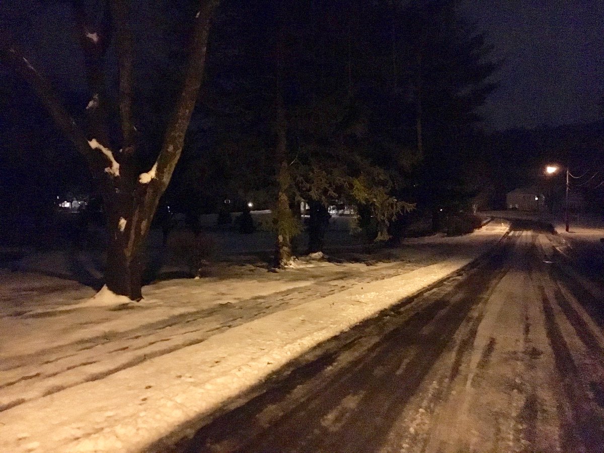 JorgeHQuiroga's tweet photo. #Needham Peeping Tom at it again. #NeedhamPolice investigating report of person looking in Windows if home on Oxbow Rd.#WCVB https://t.co/rjiKm30o31