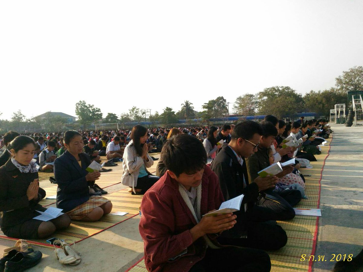 moralpromote's tweet photo. สวดธัมมจักกัปปวัตตนสูตร
ธรรมะของพระสัมมาสัมพุทธเจ้า
ให้น้อมจิตสวด เสียงที่เปล่งออกมา 
ให้เป็นเสียงแก้ว ที่กลั่นออกมาจากแหล่ง
แห่งความบริสุทธิ์ภายใน..
ภาพสวยๆจากศูนย์ศรีสะเกษ https://t.co/Sozoec4Mm0