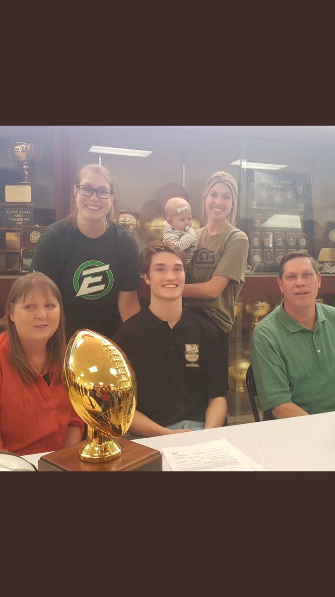 arcadiomrivera's tweet image. S/o to my boy @nate_betts0521 #2God on his NLOI signing today. Wish I could have been there! Might be a crime to take that much talent over state lines! Look forward to watching!