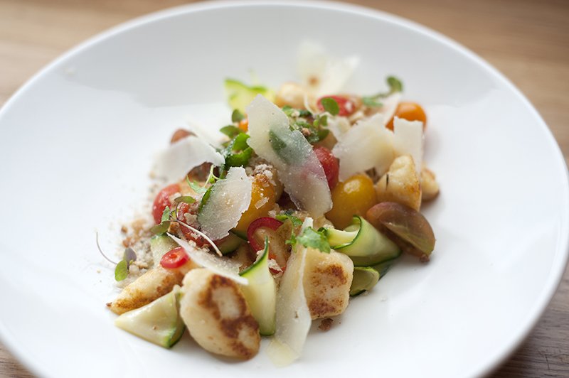 SegmentoMag's tweet image. Is Italian cuisine still really Italian?
The Italian cuisine has been translated across so many countries and cultures as the world and our cultures continue to merge and fuse. It makes sense that our way of eating is doing the same. ow.ly/LjHb30igTyo 
by @PizzaChefJohnny