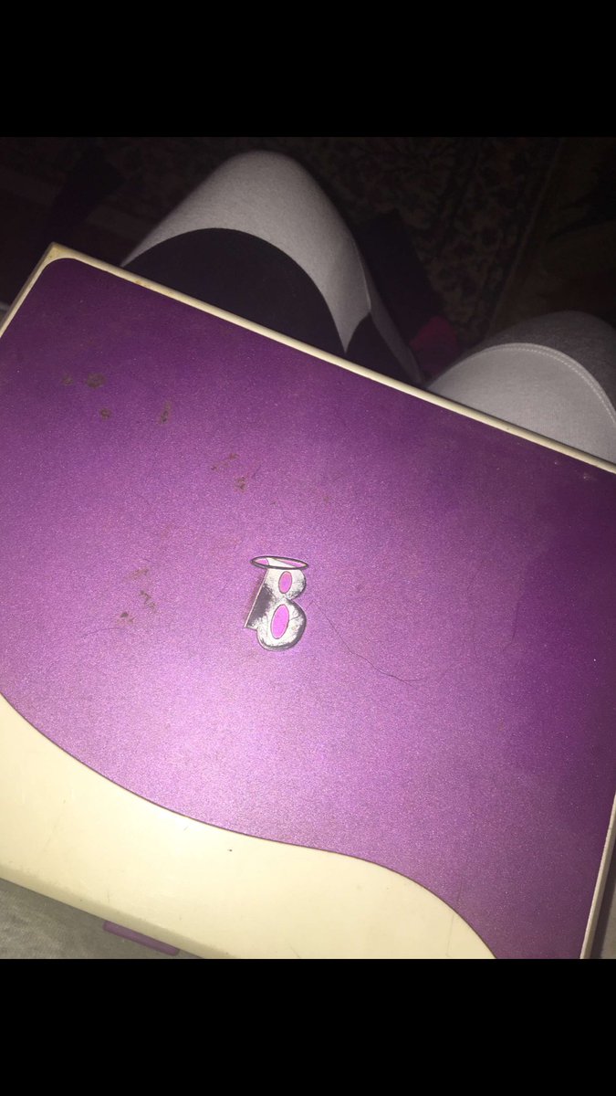 albanynaomi's tweet photo. #Tweetlikethe2000s 
Your first laptop😭 this was the ultimate laptop if you had this you was winning period https://t.co/kl7ncCPegL