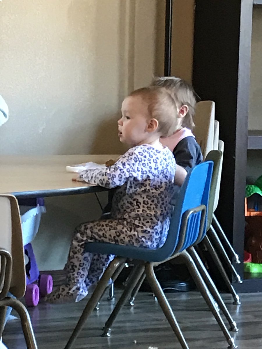 DawnaSandmann1's tweet photo. Patiently waiting on her Nutter Butter from Aunt T! @tdatteberry This little girl munches ALL DAY long! Like mommy like daughter! #mommasgirl @sandmanN_02 https://t.co/BlgOsz940s