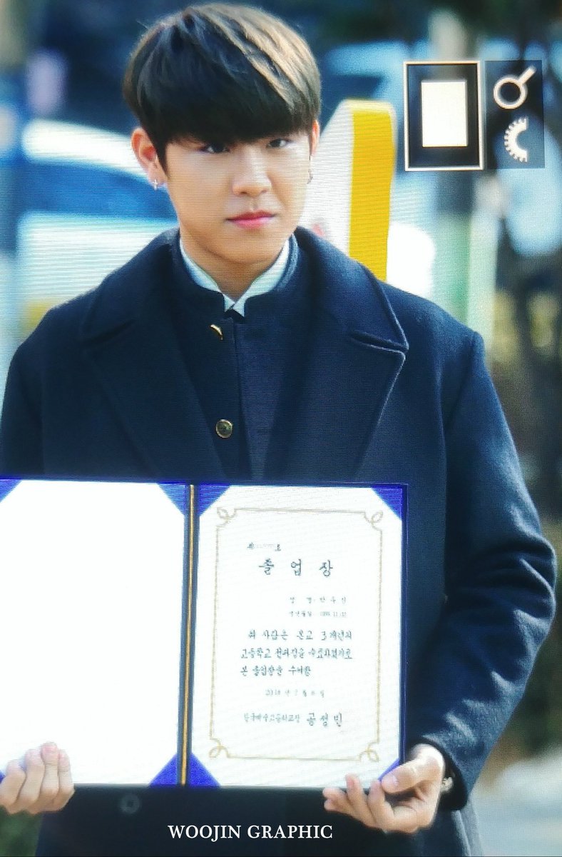 WoojinGraphic's tweet photo. 180208 졸업식
우진아 졸업축하해😘 20대 환영해😉
#박우진 #워너원 #ParkWoojin  #WANNAONE️ https://t.co/7yCieXqUPs