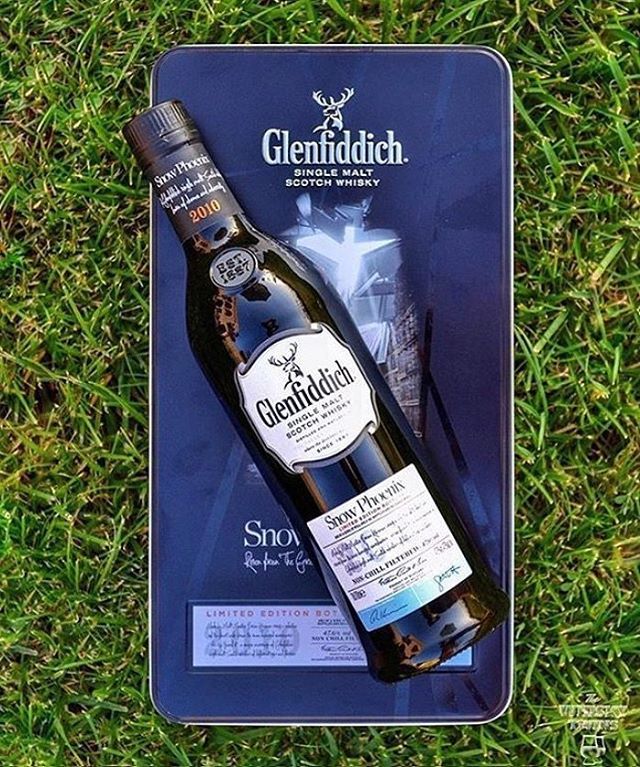 whiskey2go's tweet photo. Glenfiddich โญ๏ธSnow Phoenix Limited Edition Bottling 2010! Highland Single Malt Scotch Whisky! Amazing! ๐ฅ๐ฅ๐ฅ
.
.
.
.
.
Courtesy @whiskytwins From its icy ashes, the snow Phoenix will rise again โ๏ธ #glenfiddich #snowphoenix #singlemalt #scotch #whisโฆ https://t.co/9TjFOcvmUa https://t.co/0odqkb1DMJ
