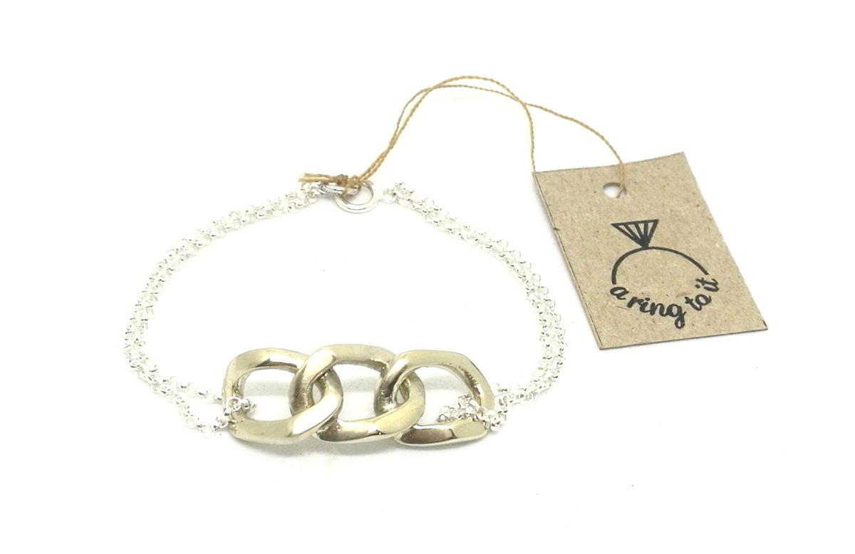 aringtoit's tweet photo. 🔗🔗🔗Stocked up and waiting for you to shop it🔗🔗🔗
- 3 link bracelet -
#shopping #links #bracelet #brass #silver #handmade #artisanal #jewellery #jewelry #aringtoit #local #capetown #fashion #bloggers https://t.co/7AyTwASWoC