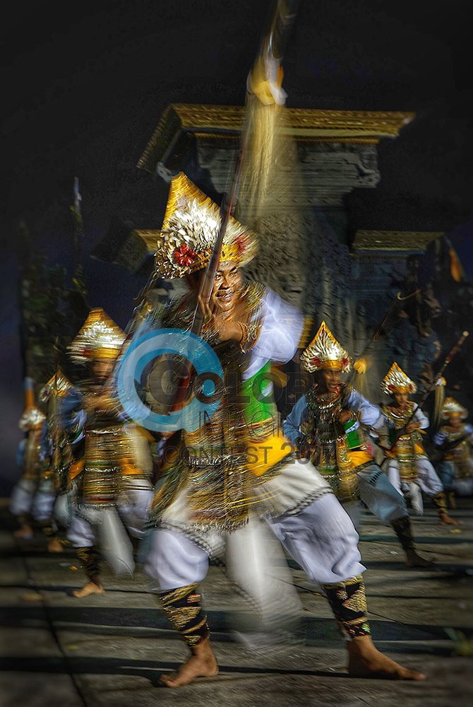 EpsonIndonesia's tweet photo. Selamat juga kepada jawara grand final Epson Color Imaging Contest 2017 kategori potret budaya.
Selengkapnya bisa lihat di https://t.co/6hzZLGJfnJ
Terima kasih @arbainrambey & @darwistriadi yang telah membantu penjurian #CIC2017. https://t.co/ylUteHTbng