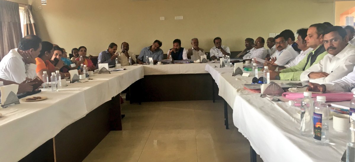 DrPushpaAmarnat's tweet photo. #PanchayatBoothMantra Hon Sec @PCvishnunadh sir directed the DCC & KPCC Office Bearers of #MysuruDivision in the #Progress review meeting @INCKodagu to take the #NammaKshetraNammaHone program to the #PanchayatLevel #Target2018 with Sri MBhandary Sri MShivanna Sri MChengappa https://t.co/AqUrH3DNzA