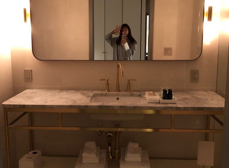 pshyessi's tweet photo. [TRANS] #ParkShinHye #박신혜 IG.

#ThisMakeMyDay
Let's do the best for shooting tomorrow.
#swarovski
#NY https://t.co/8tj8CSBVt9