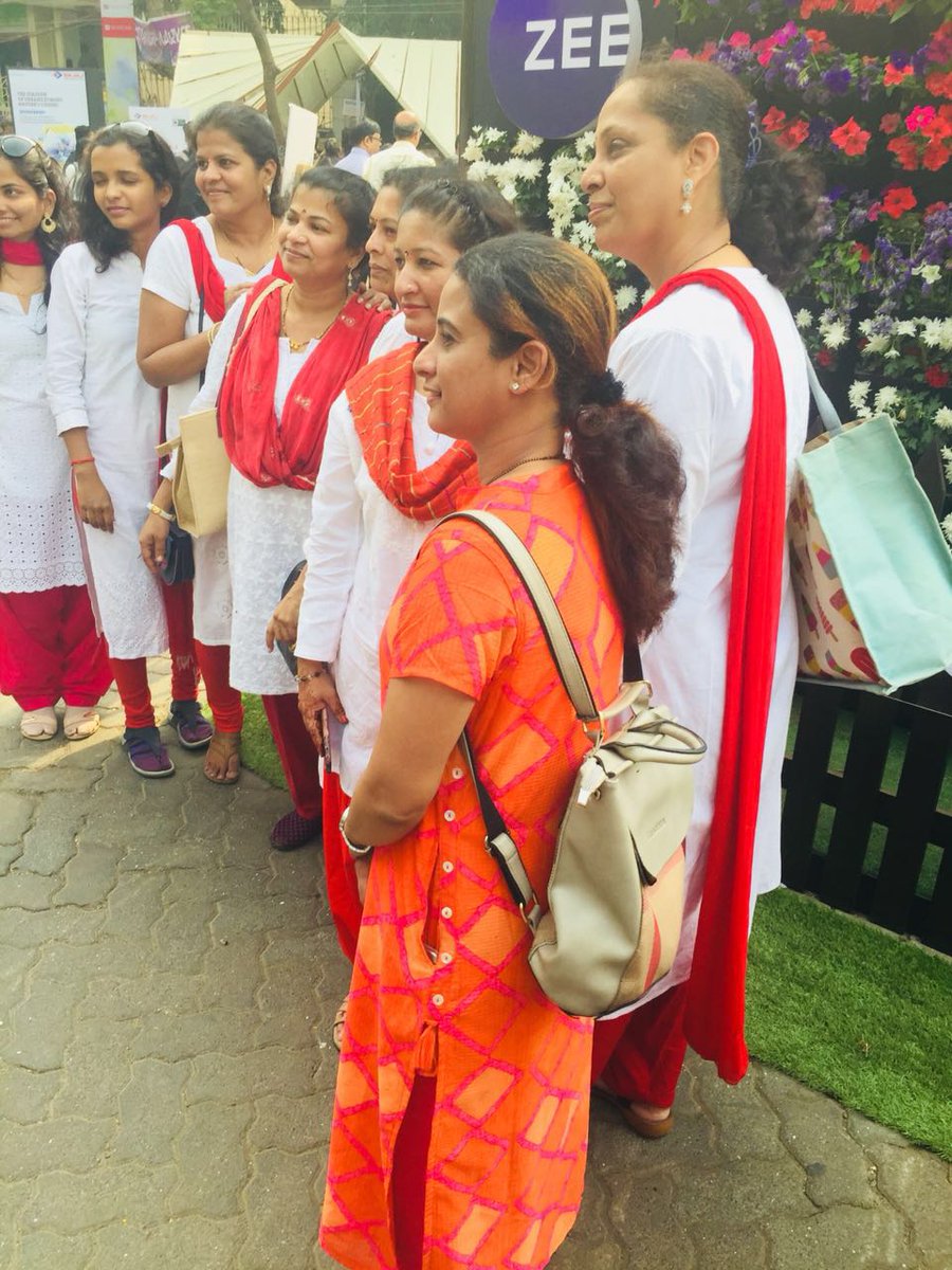 ZEECorporate's tweet photo. The ZEE Extraordinary Garden is in full bloom! Thousands of people have already made their pledge to make Mumbai greener? Have you? Visit us at #HTKGAF2018 and join us in being #ExtraordinaryTogether! https://t.co/17Jtv9Vxcc