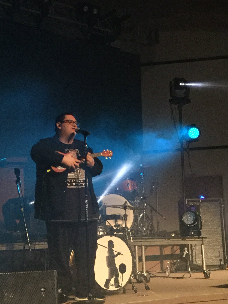 ZeebsLangley's tweet photo. #swponebigfamily #somethingdifferenttour They might not be big on the idea of pizza sleeping... but they’re pretty awesome at playing music & spreading love. Thanks for a good night guys! @swprophets https://t.co/3VXFWL10wk