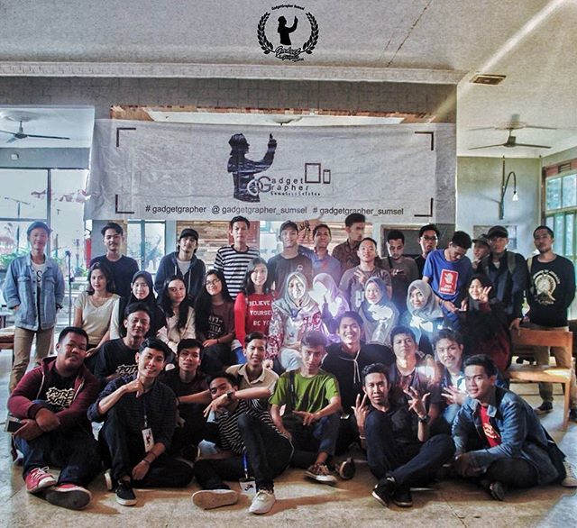 gadgetgrapher's tweet photo. Selalu ada cerita dibalik sebuah perjalanan 3 tahun ini, bukan hal yang mudah untuk bertahan sampai saat ini. Selamat ulang tahun yang ke-3 tahun untuk @gadgetgrapher_sumsel semoga kita semua tetap kompak, solid dan terus berkarya. Dan terimakasih yang t… https://t.co/mWKLPDlwWe https://t.co/dLEP5jLV8c