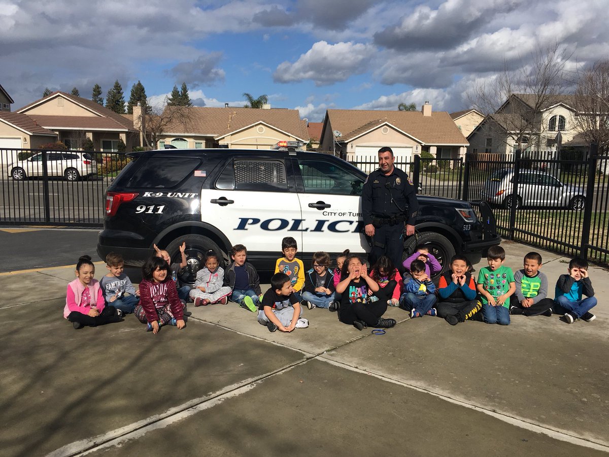 earlexplorers's tweet photo. Kindergarten students had a great time today learning how our Turlock Police officers help keep our schools and community safe. #explorecommunityhelpers #TPDrocks https://t.co/0TsasJFvFo