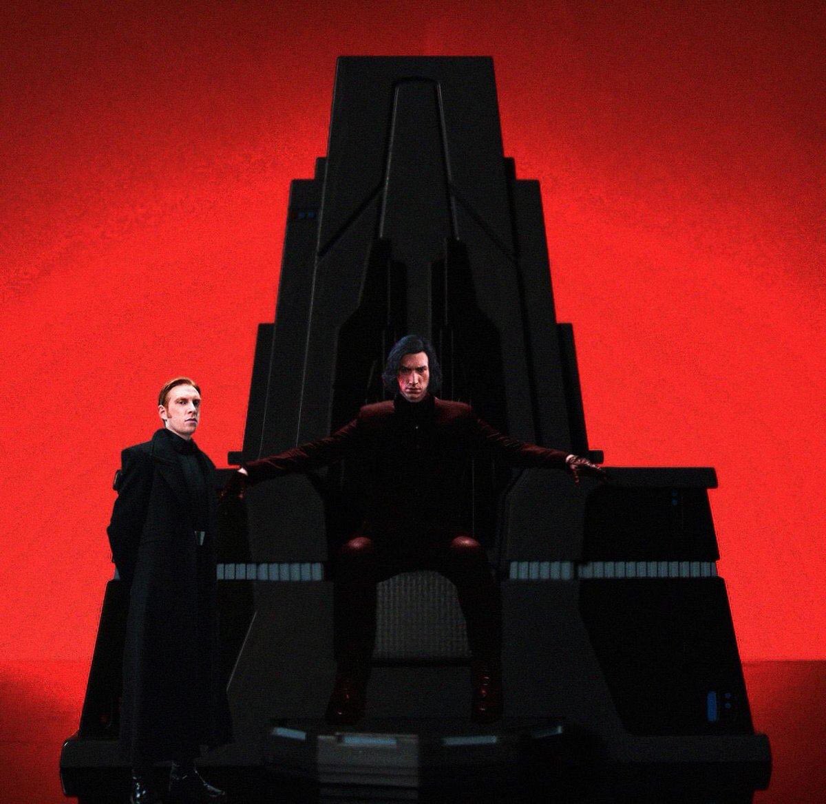 AxelEmperor's tweet photo. The Supreme Leader Is Dead.
Long Live The Supreme Leader.

#KyloRen #GeneralHux #StarWars #TheLastJedi #thefirstorder #Rey #reylo #TheForceAwakens #Solo #bensolo #renperor https://t.co/pinQbN9vgu