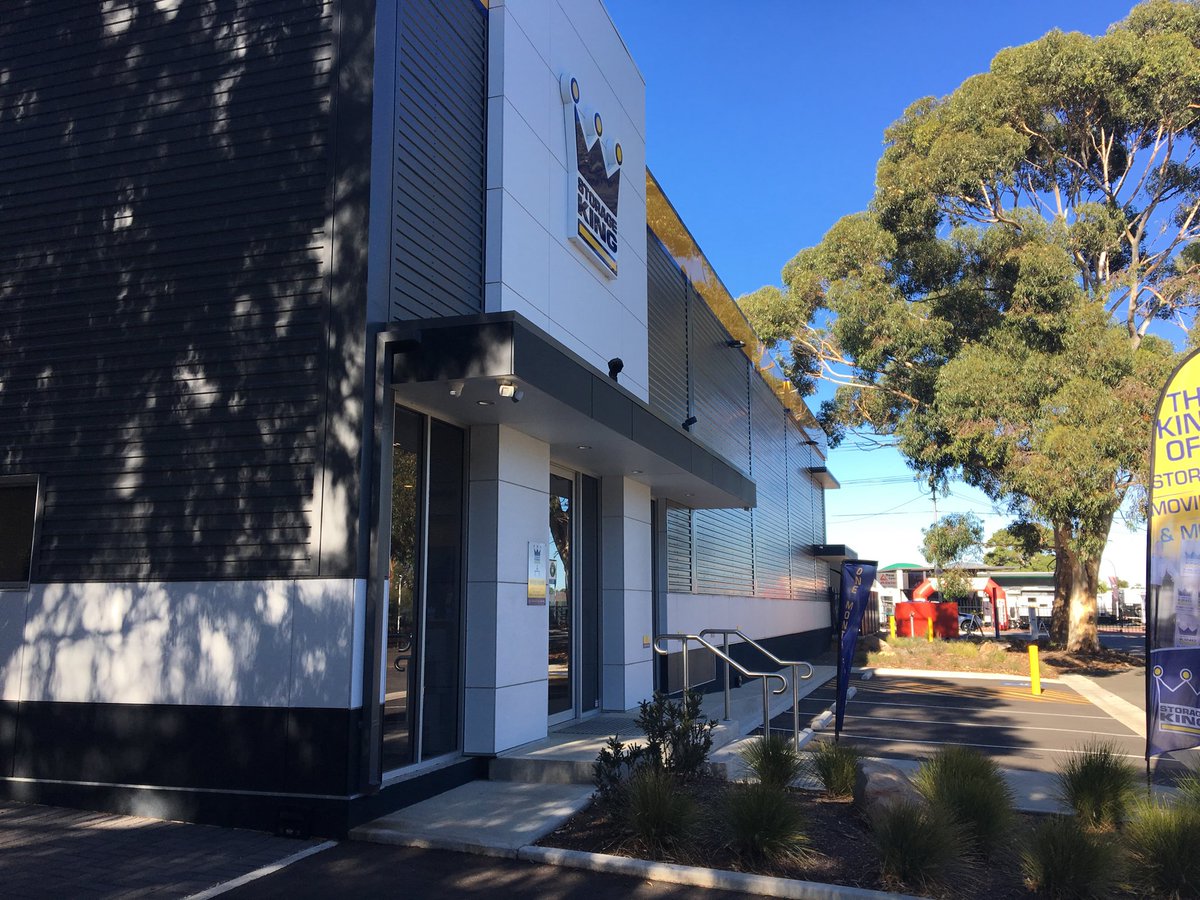 StorageKingStM's tweet photo. Need boxes? Come on in and see our  Experts! We can even arrange competitive shipping! 📦 #Moving #Boxes #Adelaide https://t.co/ZUs2n3Y4fm