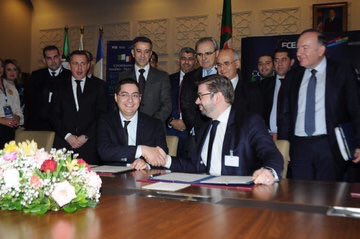 LamineZellag's tweet photo. #MEDEFAlger Signature d un accords entre @FCEDZ JIL et @AGYP_co dans le but de rapprocher les jeunes entrepreneurs français et africains #JILFCE #ALGERIE #MEDEFAlger #medef https://t.co/CsVkJzLYK6