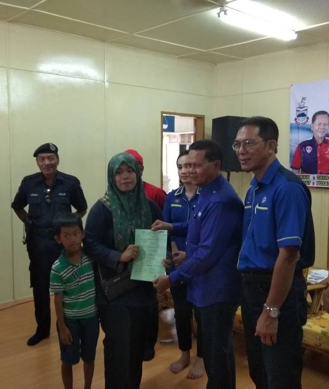 jpnmsabah's tweet photo. Program Kolaborasi Rakyat dan Pemimpin DUN N.60 bersama Jabatan Pendaftaran Negara di Pulau Sebatik sebentar tadi. https://t.co/CYKBZLMZVn
