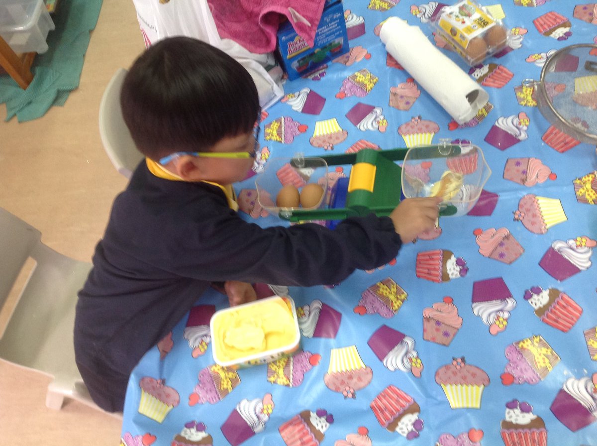 Horizon_FS1's tweet photo. Inspired by @annaephgrave the Amazing Alligators in FS1 are baking cakes independently (and like pros) #PowerfulLearners #RealBoldBeginnings https://t.co/rrxZsVjZRq