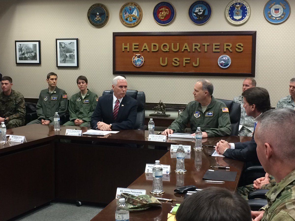 日本はアメリカの属国だから正面玄関を使わない (2ページ目) Togetter