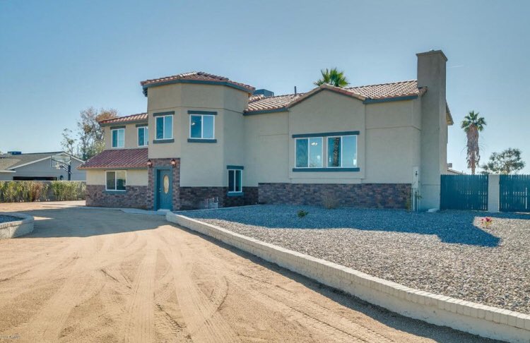 JCarnicle's tweet photo. Remember the Calle Lejos house? 👀 https://t.co/AI0iWnZKu9