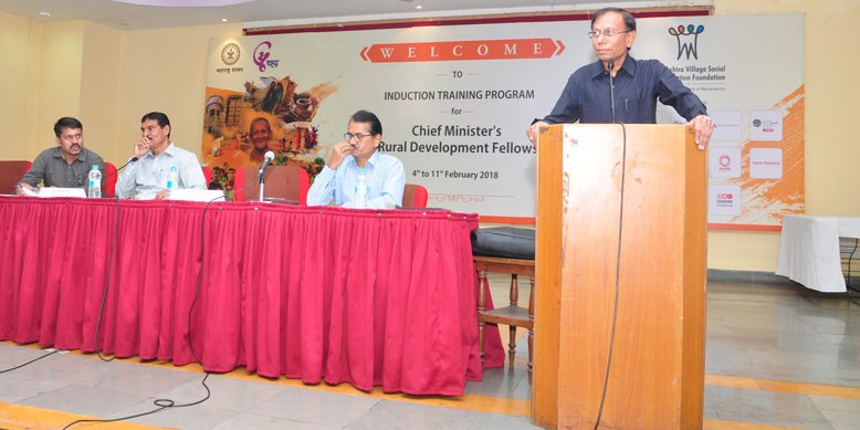 MVSTForg's tweet photo. Shri. Umakant Dangat, IAS, Executive Director-VSTF and former Divisional Commissioner guided CMRDFs and emphasised to achieve village social transformation, by establishing an environment of trust amongst the villagers on utmost priority.
#VSTF #gramparivartan #FellowTraining https://t.co/9diqvGM8VU