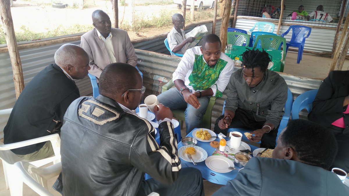 ProfKibwana's tweet image. One of a kind breakfast meeting with @bonifacemwangi and @JulianiKenya in Wote.
