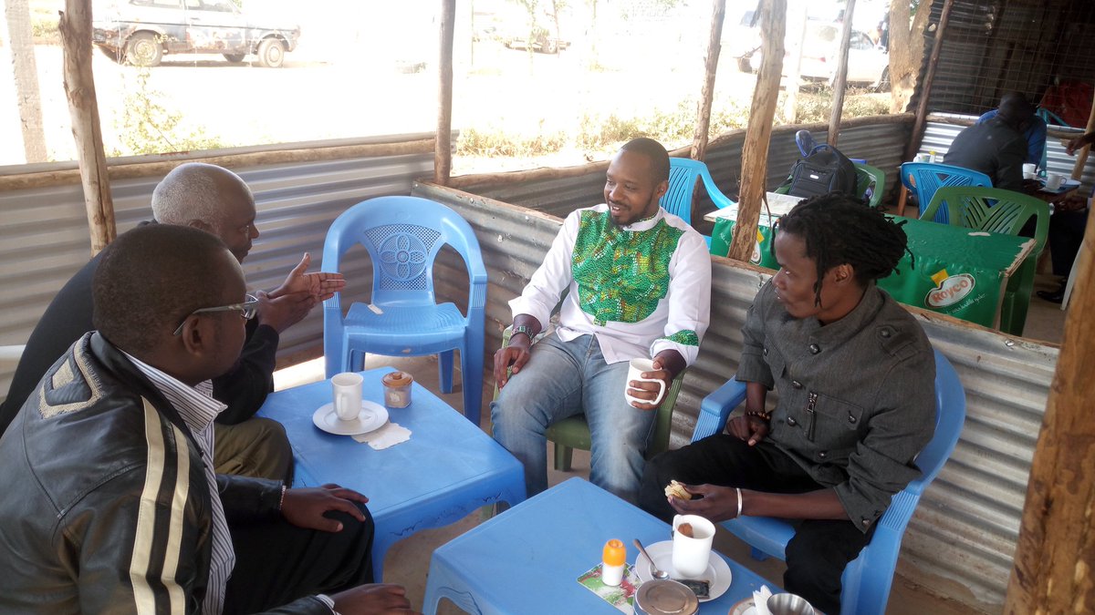 ProfKibwana's tweet image. One of a kind breakfast meeting with @bonifacemwangi and @JulianiKenya in Wote.