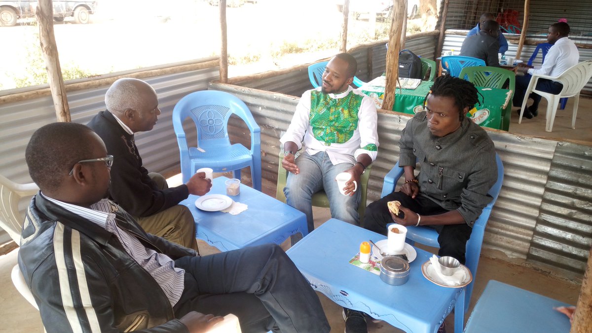 ProfKibwana's tweet image. One of a kind breakfast meeting with @bonifacemwangi and @JulianiKenya in Wote.