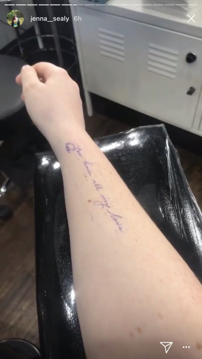 alyssaaaflip's tweet photo. 🗣 PSA this isn’t Lauren’s Tattoo! It’s this girl on insta named Jenna_sealy! Rt to spread please! https://t.co/uRLVZ2I7SV