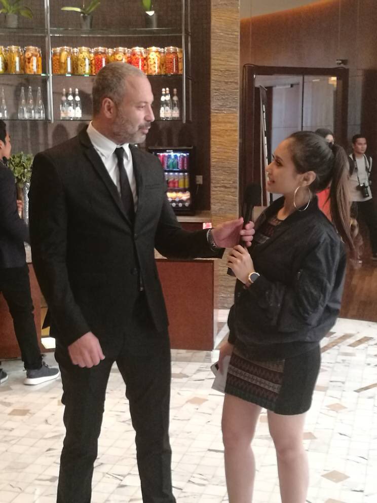 Mauriceocrypt's tweet photo. No @itsaqi give me the mic! Iβm the comedian not you. π€ππ½ππ #kualalumpur #malaysia #maxmantv https://t.co/oXIKow6GKu