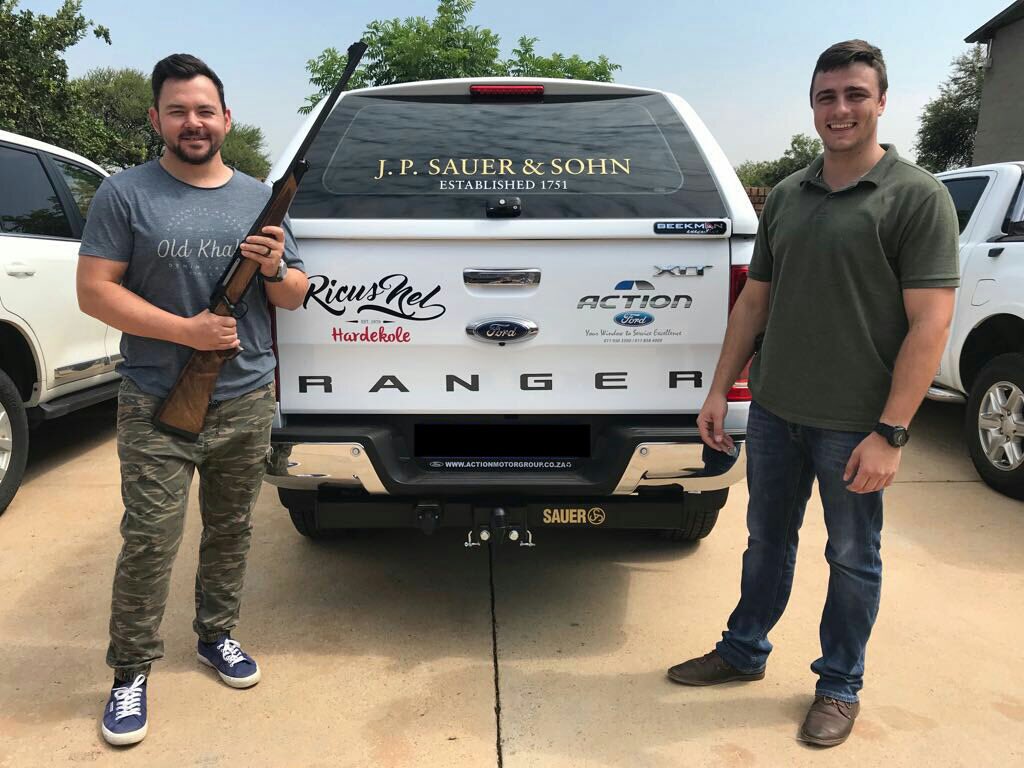 RicusNel1's tweet image. Ek is die trotse ambassadeur vir Sauer in Suid Afrika. Trotse oomblik. Dankie vir my mooi geweer manne, dis n voorreg! Julle manne en vrouens wat die jaar Huntex toe kom moet vir my kom kuier by Sauer/Blaser se stalletjie, ek sal daar wees.  #Hardekole #mannedisnvoorreg