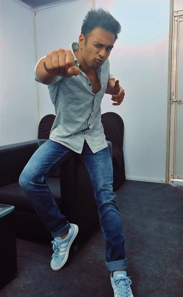 PulkitSamrat's tweet photo. For #3StoreysTrailer Launch styled by @AlliaAR n her superwomen #Nidhi n #Shraddha wid @meenal16 miss managing! 
👕 @JackJonesIndia 👖 @celioindia 👟 @adidasoriginals https://t.co/YHJluirMwm