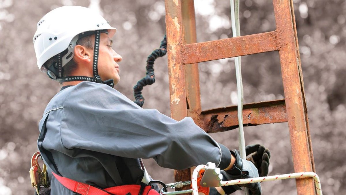 #Fallsikring - hvordan sikrer du ansatte som arbeider i høyden? hubs.ly/H09XKMb0