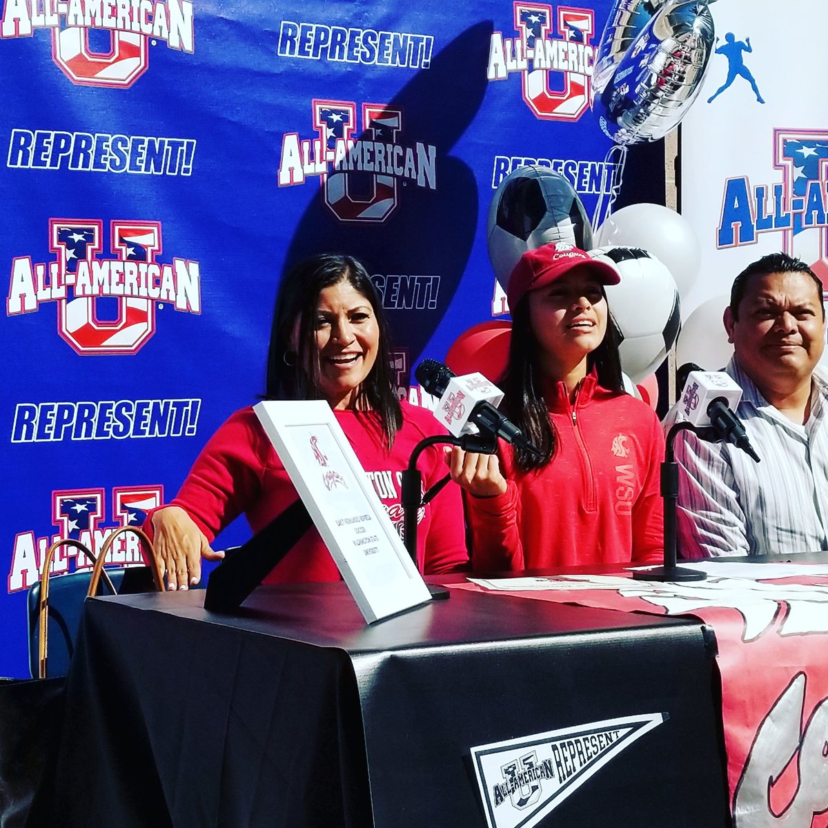 AllAmericanU's tweet photo. @AllAmericanU congratulates Elaily Hernandez-Repreza &amp; family of the Los Angeles Ctr for Enriched Studies on #NationalSigningDay. Headed to Washington State University on a soccer scholarship. #allamericanu
#lausdathletics
#lausd https://t.co/jR4Jr9IFld