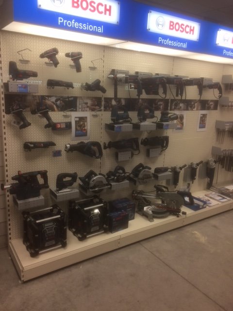 RKB_Breda's tweet photo. Mooie uitgebreide Bosch Professional apparatenwand in Bouwsop Breda. Direct te leveren!!! @RKB_Breda https://t.co/RDc3G1rqQi