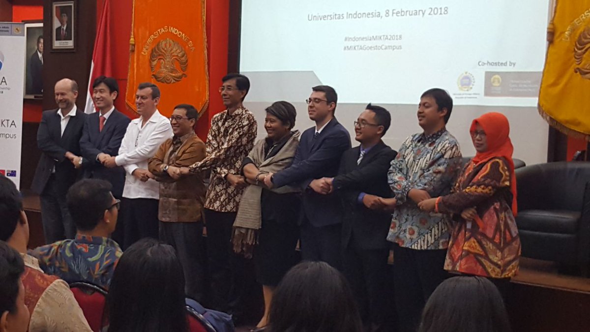 Kemlu_RI's tweet photo. 1. #Kemlu #RI bekerja sama dengan @univ_indonesia menyelenggarakan #MIKTAGoestoCampus yang pertama kalinya di #kampusUI (08/02) #IndonesiaMIKTA2018 https://t.co/ySGyIyxEQb