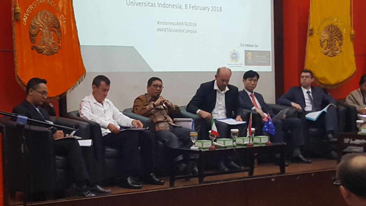 Kemlu_RI's tweet photo. 5. Kegiatan #MIKTAGoestoCampus di #kampusUI Depok hadirkan pembicara dari pihak pemerintah, kedutaan negara #MIKTA, akademisi dan think tank untuk mendiskusikan tema Keketuaan #IndonesiaMIKTA2018 “Fostering Creative Economy and Contributing to Global Peace” https://t.co/Kwax2PySBJ