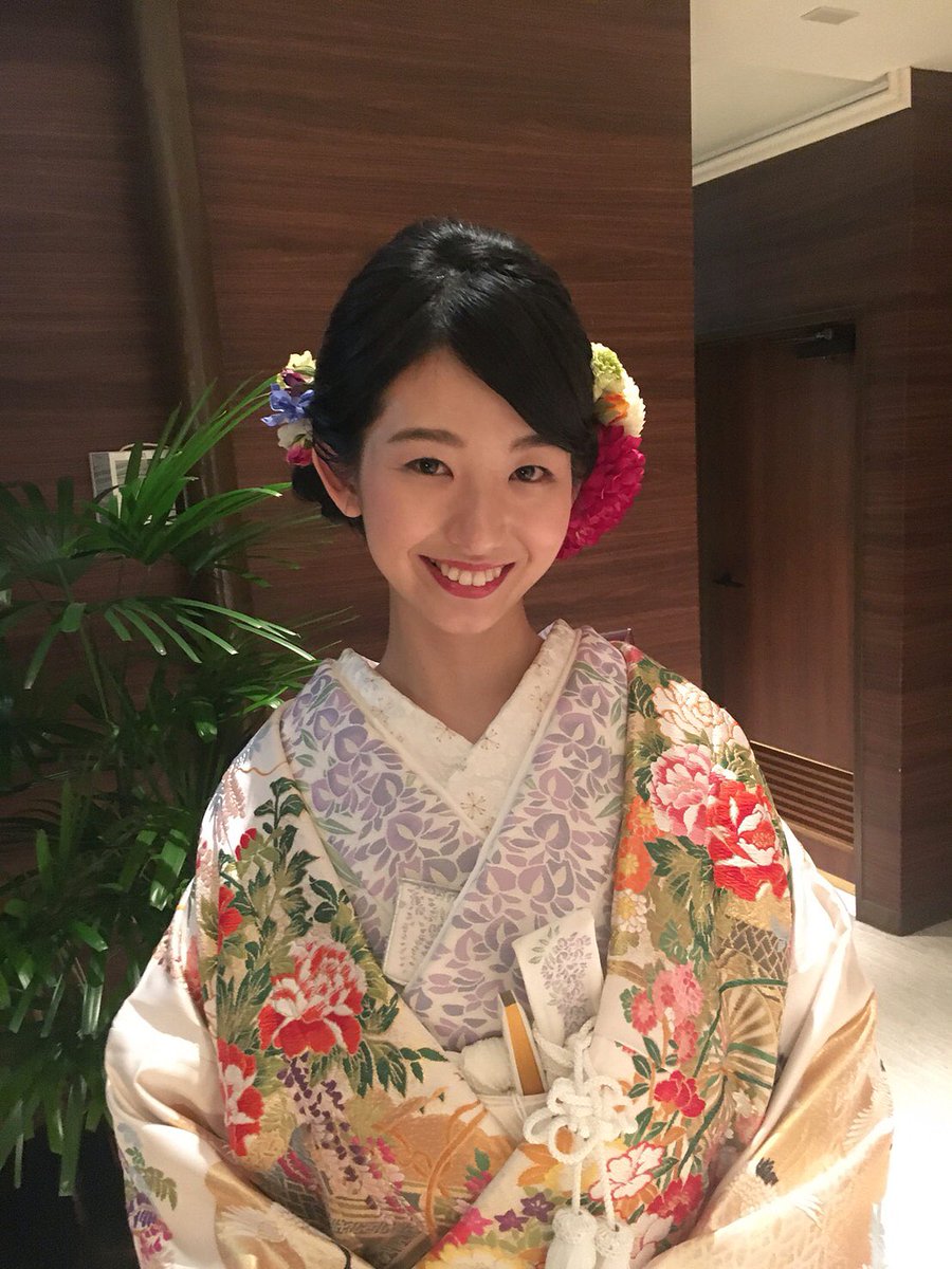 山嵜かおり この間のお衣装 レトロモダンな会場に似合う クリーム色をベースにした色打掛でした 掛下は藤の花が散りばめられ 清楚な中にも華やかさが溢れます うーんよき 色打掛 掛下 レトロ Kotowa鎌倉 鶴岡八幡宮 プレ花嫁 山嵜かおり この間のお衣装 レトロモダンな会場に似合う クリーム色をベースにした色打掛でした 掛下は藤の花が散りばめられ 清楚な中にも華やかさが溢れます うーんよき 色打掛 掛下 レトロ Kotowa鎌倉 鶴岡八幡宮 プレ花嫁