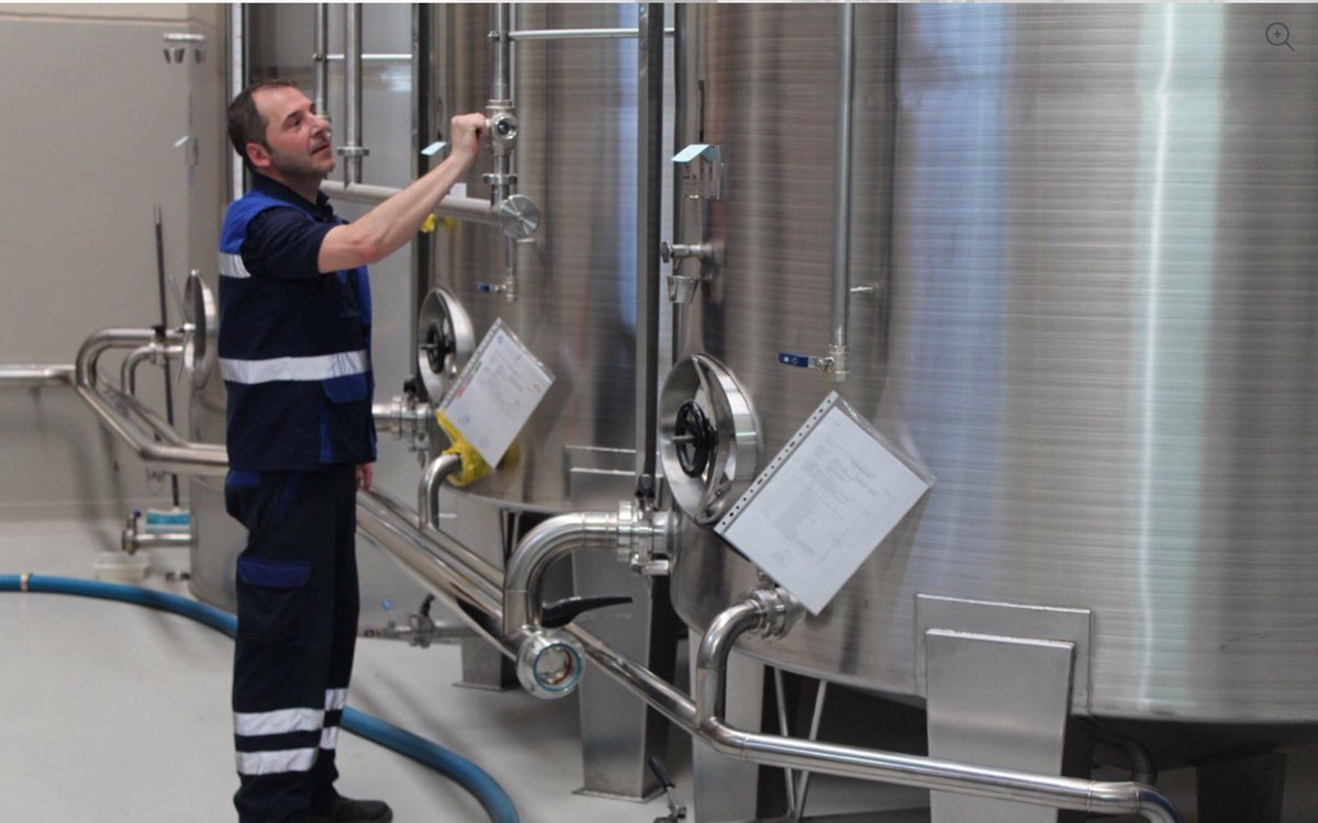 sommeliertjt's tweet photo. The only Mill of its kind in #Spain 
Combining decades of tradition with world class-one of a kind facilities Fully computerised Full traceability 
#Picualia The finest freshest quality #EVOO  #ThursdayThoughts #TeamPicualia #technology #leopard8 #Spain #oliveoil 💙 https://t.co/c3J0orNMZR