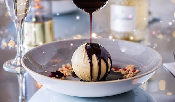 GreenHousePub's tweet photo. V day is V close! 😍 Have you made your reservation yet? 🥂 If not, there is still time! We've also eased the pressure with our Valentine's set menu available from Friday 9th Feb until Saturday 17th Feb. ❤️🌹 https://t.co/5QCiTe257c https://t.co/2SrEZqbsTE