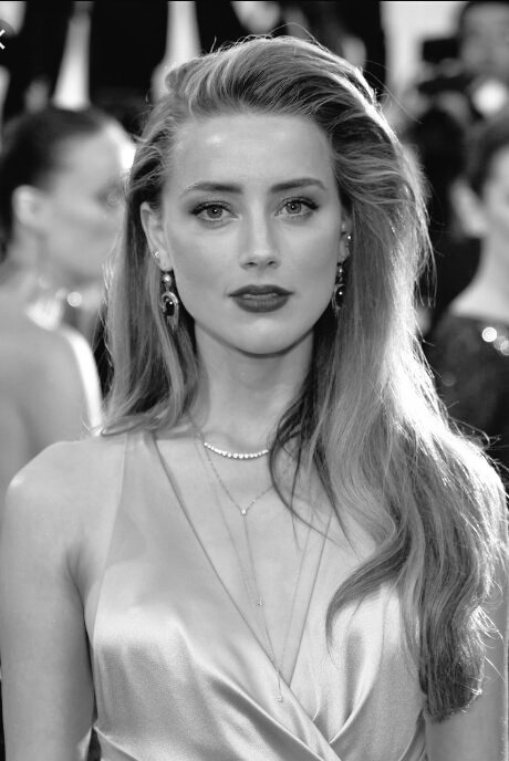 Bem vinda, Srt <a href="/loumikaelson/">Louise Mikaelson</a>
Nobreza de Cortland

(Shape: Amber Heard)