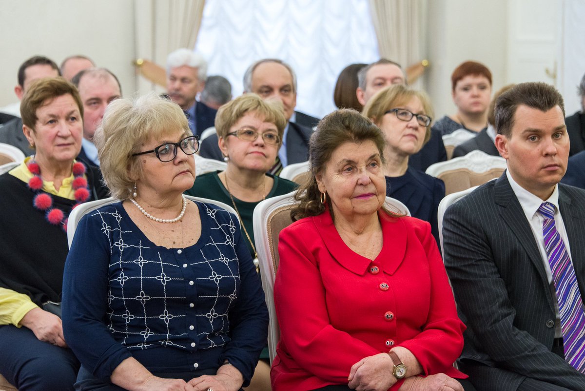 Поздравил столичных ученых с Днем российской науки. Вручил награды. Александр Александрович Платонов из машиностроительного института им. Бахирева посвятил науке полвека, а Ольга Евгеньевна Иванова 30 лет занимается исследованиями и разработкой вакцин. Желаю всем новых открытий!