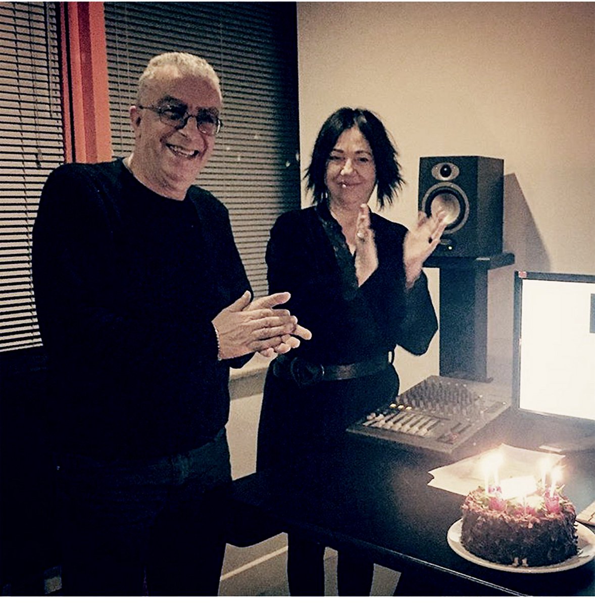 Sensiz nefes alıyor olsak da, seninle aynı çağda yaşamış olmaktan gurur duyuyoruz. Hayatımıza anlam kattığın bütün güzellikler için bir ömür minnettarız. Bin saygı, bin sevgi ve özlemle sonsuza kadar kalbimizdesin. #AkşitTogay <a href="/nazan_oncel/">Nazan Öncel</a> 🙏❤️❣️👋 #tbt 07.02.2017