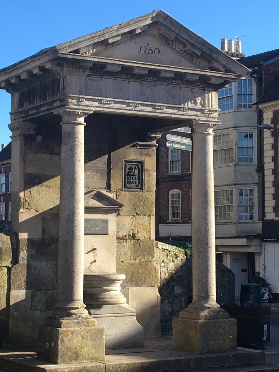 Sarah404BC's tweet photo. No Romans in Blanford #Forum - but a very nice Prostyle Fountain with unfulted #Doric Columns and #Triglyph #Metope Frieze. #Pilaster #Mutulae #Guttae #Dentils #Torus. A whole #Greek Architecture Lesson! #classicalreception https://t.co/8exRc4prJv